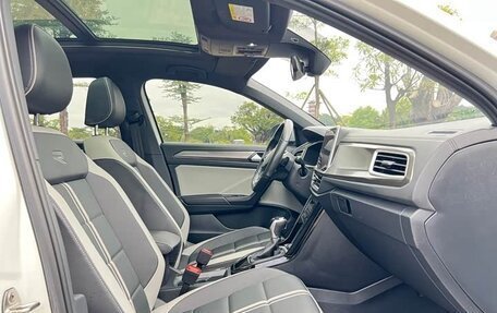 Volkswagen T-Roc I, 2023 год, 1 450 000 рублей, 19 фотография