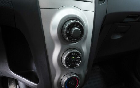 Toyota Yaris III рестайлинг, 2007 год, 699 000 рублей, 13 фотография