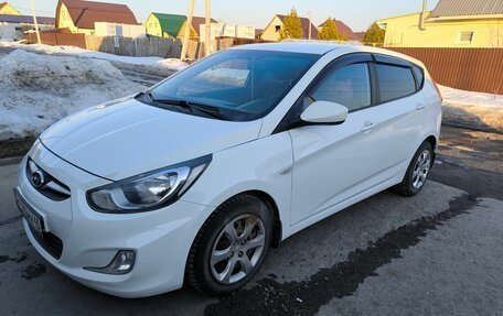 Hyundai Solaris II рестайлинг, 2012 год, 800 000 рублей, 2 фотография