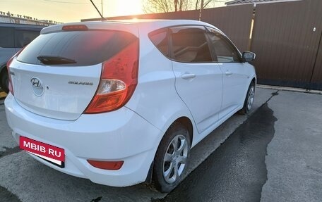 Hyundai Solaris II рестайлинг, 2012 год, 800 000 рублей, 4 фотография