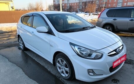 Hyundai Solaris II рестайлинг, 2012 год, 800 000 рублей, 3 фотография