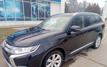 Mitsubishi Outlander III рестайлинг 3, 2015 год, 1 850 000 рублей, 2 фотография
