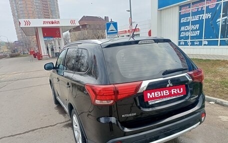 Mitsubishi Outlander III рестайлинг 3, 2015 год, 1 850 000 рублей, 4 фотография