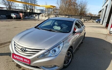 Hyundai Sonata VI, 2010 год, 810 000 рублей, 2 фотография