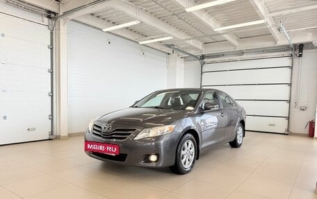 Toyota Camry, 2011 год, 1 679 000 рублей, 2 фотография