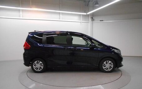 Honda Freed II, 2022 год, 1 600 000 рублей, 5 фотография