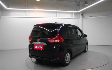 Honda Freed II, 2022 год, 1 600 000 рублей, 7 фотография