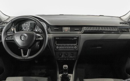 Skoda Rapid I, 2015 год, 965 000 рублей, 6 фотография