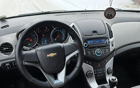Chevrolet Cruze II, 2013 год, 699 999 рублей, 21 фотография