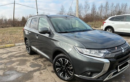 Mitsubishi Outlander III рестайлинг 3, 2021 год, 2 350 000 рублей, 1 фотография