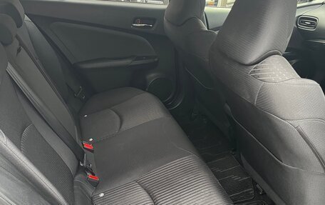 Toyota Prius IV XW50, 2016 год, 1 550 000 рублей, 9 фотография