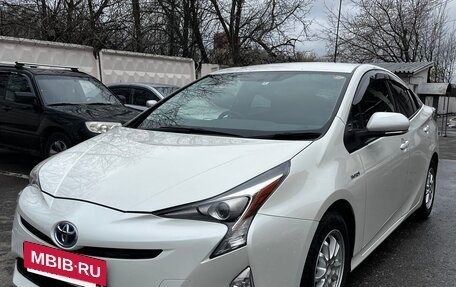 Toyota Prius IV XW50, 2016 год, 1 550 000 рублей, 2 фотография