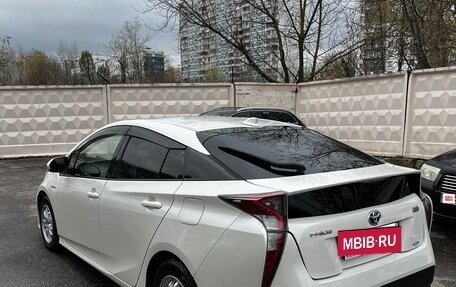 Toyota Prius IV XW50, 2016 год, 1 550 000 рублей, 7 фотография