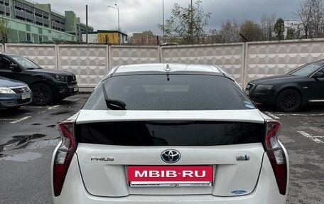 Toyota Prius IV XW50, 2016 год, 1 550 000 рублей, 6 фотография