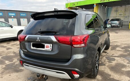 Mitsubishi Outlander III рестайлинг 3, 2021 год, 2 350 000 рублей, 4 фотография