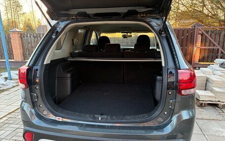 Mitsubishi Outlander III рестайлинг 3, 2021 год, 2 350 000 рублей, 6 фотография