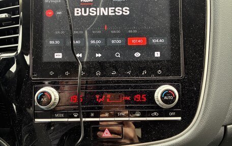 Mitsubishi Outlander III рестайлинг 3, 2021 год, 2 350 000 рублей, 8 фотография