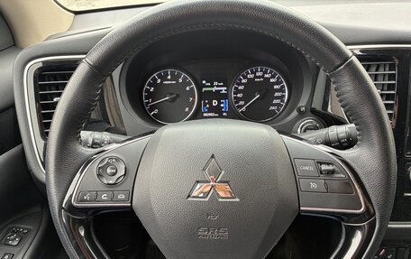 Mitsubishi Outlander III рестайлинг 3, 2021 год, 2 350 000 рублей, 7 фотография