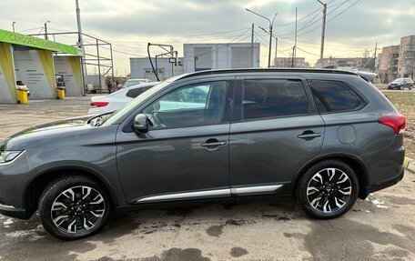 Mitsubishi Outlander III рестайлинг 3, 2021 год, 2 350 000 рублей, 3 фотография