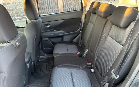 Mitsubishi Outlander III рестайлинг 3, 2021 год, 2 350 000 рублей, 12 фотография