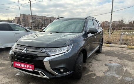 Mitsubishi Outlander III рестайлинг 3, 2021 год, 2 350 000 рублей, 2 фотография