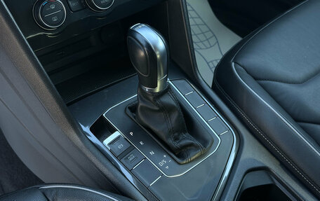 Volkswagen Tiguan II, 2018 год, 2 360 000 рублей, 12 фотография