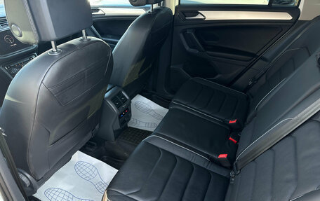 Volkswagen Tiguan II, 2018 год, 2 360 000 рублей, 13 фотография