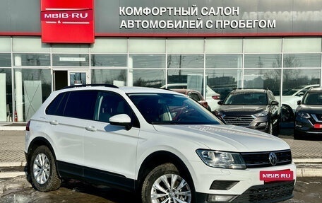Volkswagen Tiguan II, 2018 год, 2 360 000 рублей, 3 фотография