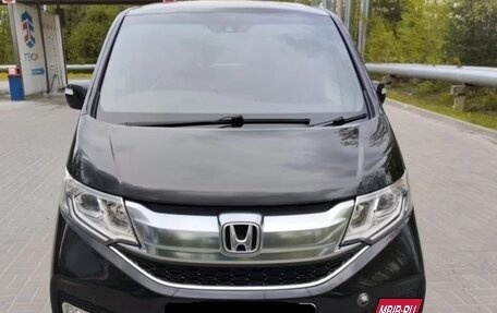 Honda Stepwgn IV, 2017 год, 1 850 000 рублей, 2 фотография