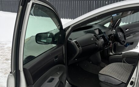 Toyota Prius, 2004 год, 700 000 рублей, 8 фотография