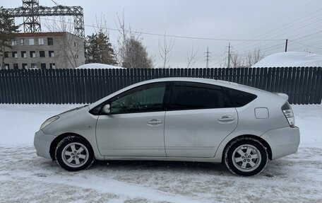 Toyota Prius, 2004 год, 700 000 рублей, 3 фотография
