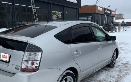 Toyota Prius, 2004 год, 700 000 рублей, 7 фотография