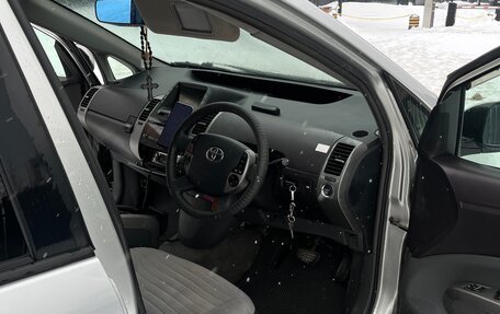 Toyota Prius, 2004 год, 700 000 рублей, 11 фотография