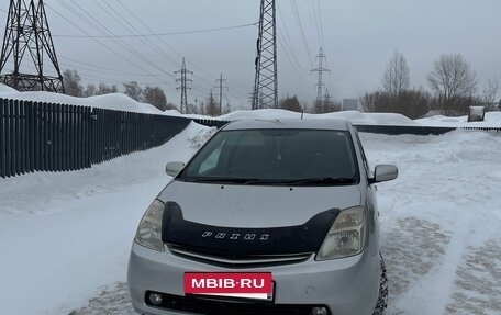 Toyota Prius, 2004 год, 700 000 рублей, 5 фотография