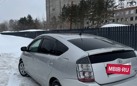 Toyota Prius, 2004 год, 700 000 рублей, 2 фотография