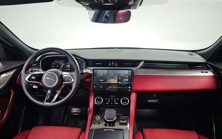 Jaguar F-Pace, 2024 год, 5 405 000 рублей, 9 фотография