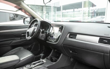 Mitsubishi Outlander III рестайлинг 3, 2015 год, 1 748 000 рублей, 14 фотография