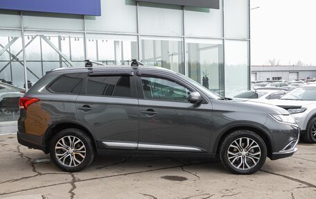 Mitsubishi Outlander III рестайлинг 3, 2015 год, 1 748 000 рублей, 4 фотография