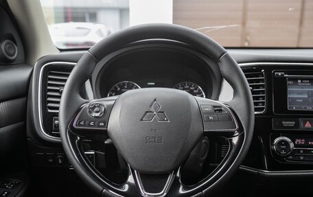 Mitsubishi Outlander III рестайлинг 3, 2015 год, 1 748 000 рублей, 15 фотография