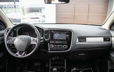 Mitsubishi Outlander III рестайлинг 3, 2015 год, 1 748 000 рублей, 16 фотография