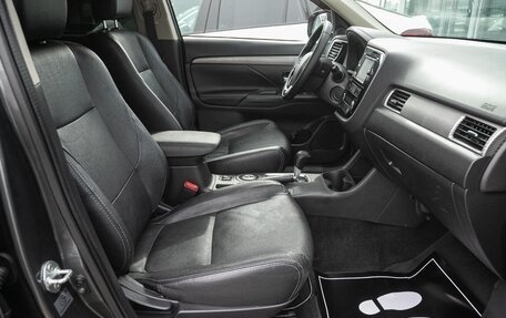 Mitsubishi Outlander III рестайлинг 3, 2015 год, 1 748 000 рублей, 13 фотография