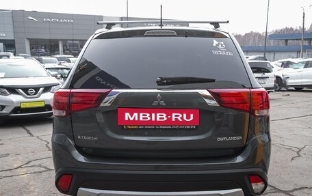Mitsubishi Outlander III рестайлинг 3, 2015 год, 1 748 000 рублей, 8 фотография