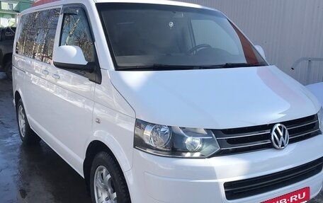 Volkswagen Caravelle T5, 2015 год, 2 550 000 рублей, 2 фотография