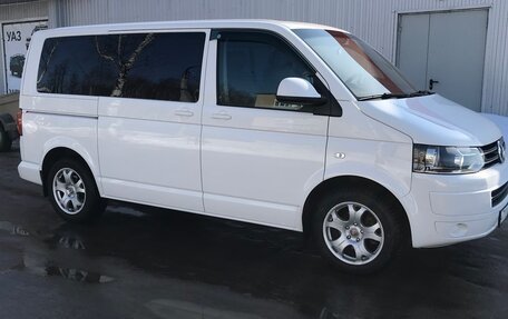 Volkswagen Caravelle T5, 2015 год, 2 550 000 рублей, 13 фотография