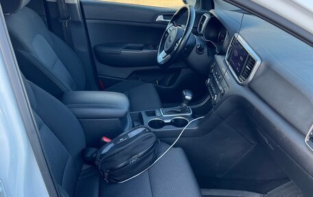 KIA Sportage IV рестайлинг, 2021 год, 2 400 000 рублей, 5 фотография