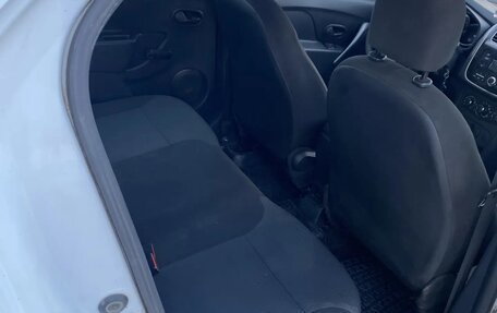 Renault Logan II, 2015 год, 570 000 рублей, 9 фотография