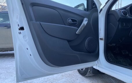 Renault Logan II, 2015 год, 570 000 рублей, 21 фотография