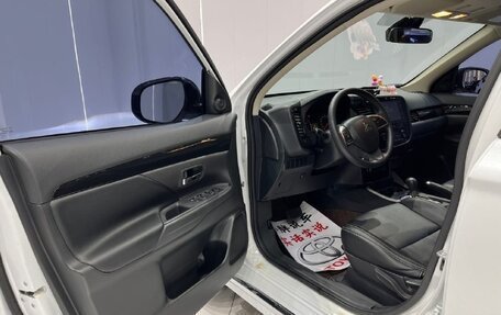 Mitsubishi Outlander III рестайлинг 3, 2021 год, 1 984 000 рублей, 4 фотография