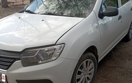 Renault Logan II, 2019 год, 700 000 рублей, 1 фотография