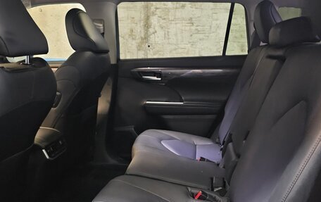 Toyota Highlander, 2026 год, 6 000 000 рублей, 12 фотография